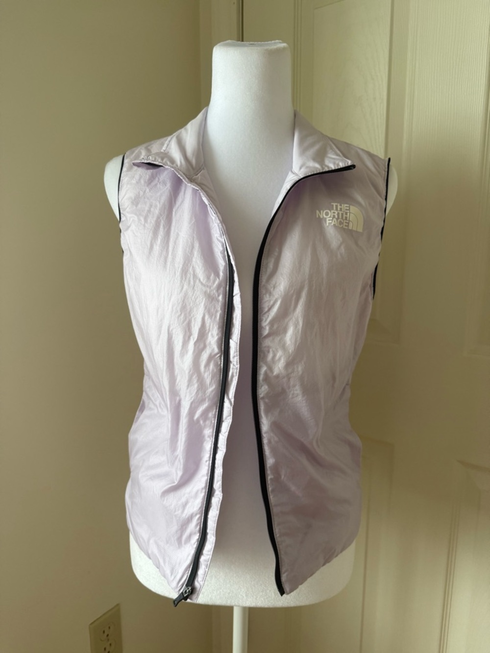 The North Face Vest Women Small Purple Lavender Lightweight Full Zip Running S